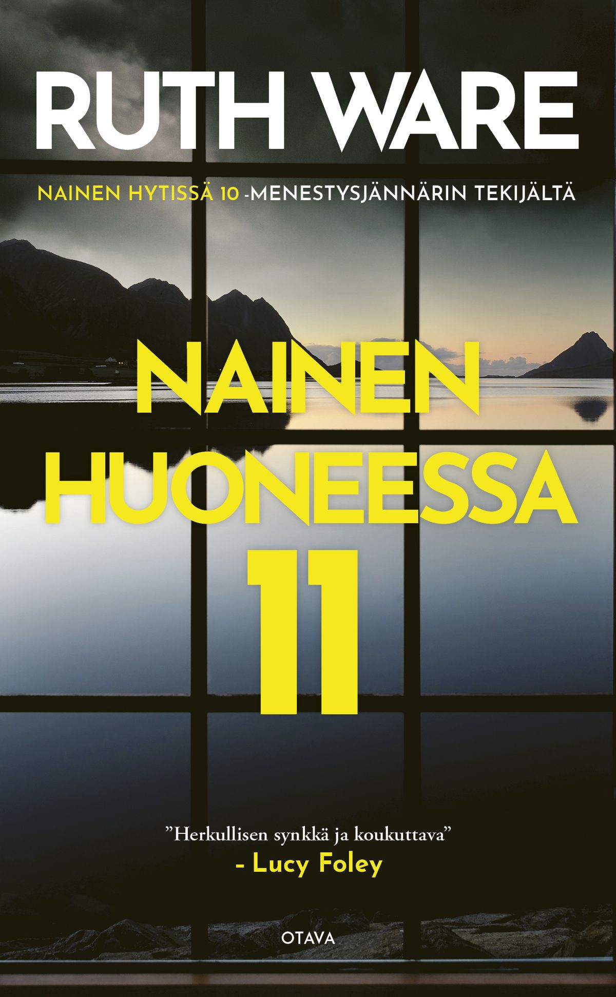 Nainen huoneessa 11